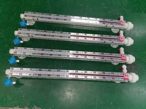 防腐PP材質(zhì)磁翻板和不銹鋼襯四氟（PTFE）有哪些不同