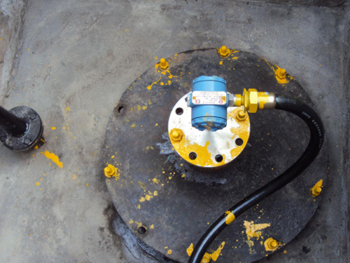 連桿浮球液位計